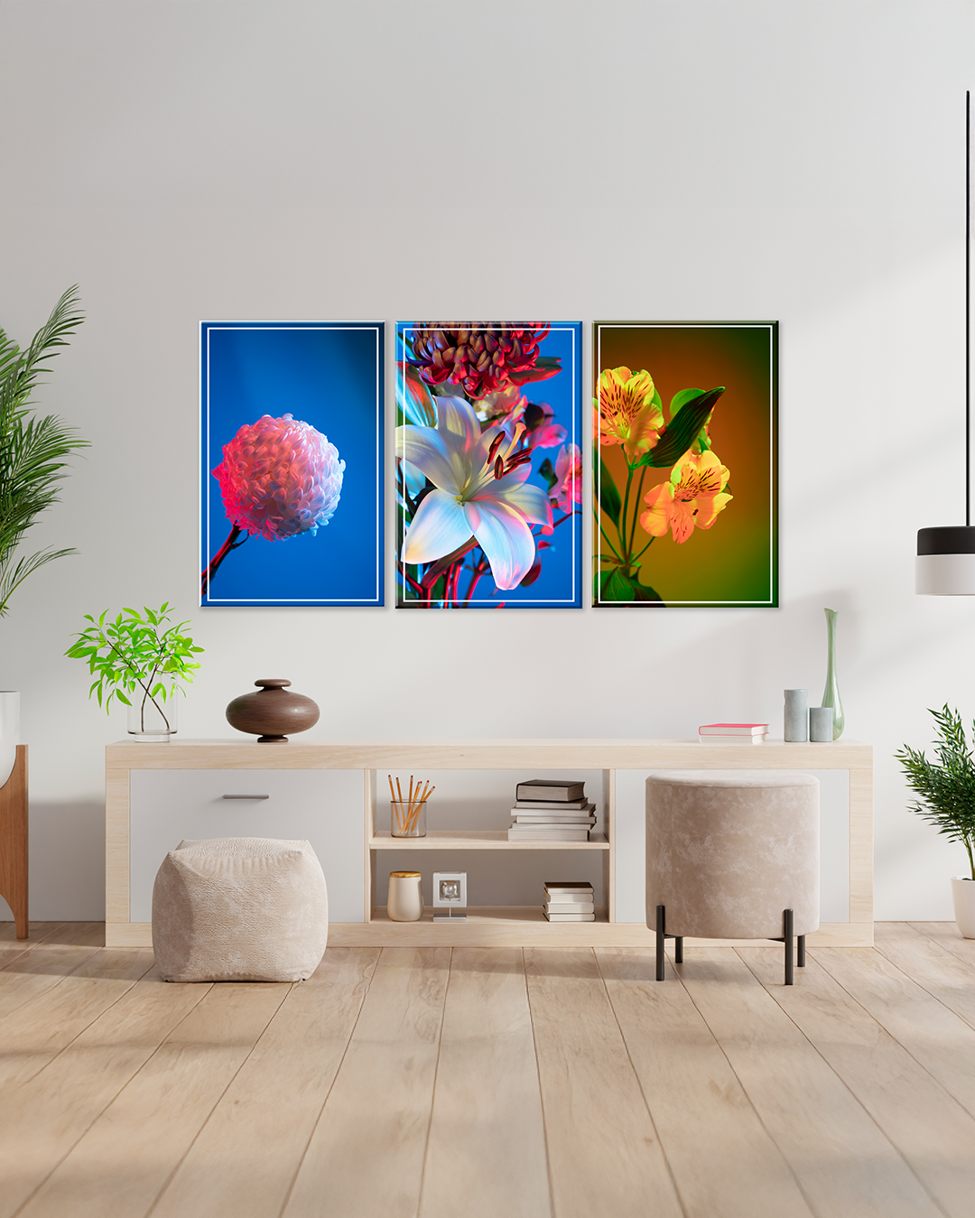 Tríptico de flores exóticas con fondo de colores vibrantes