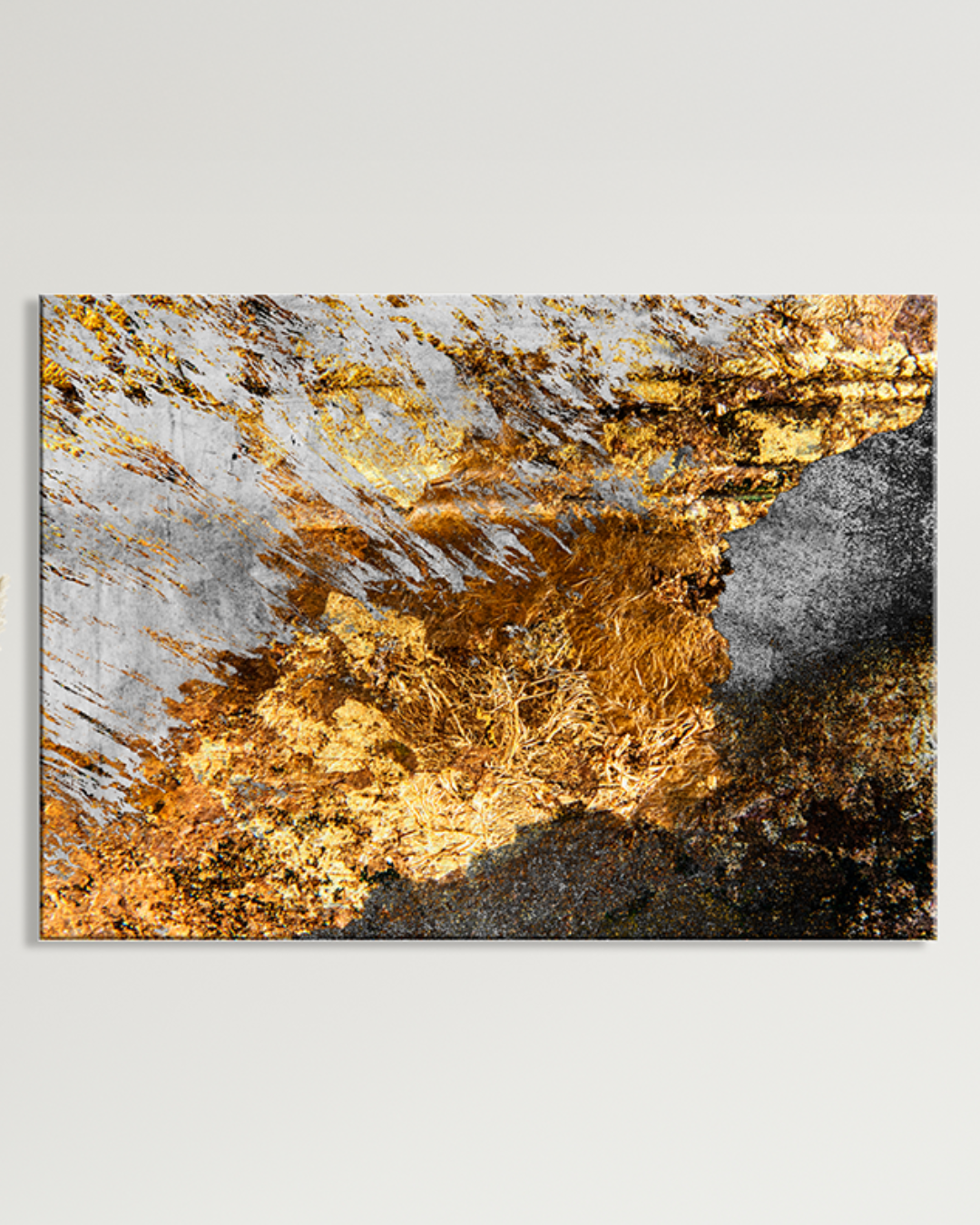 Cuadro abstracto dorado en lienzo