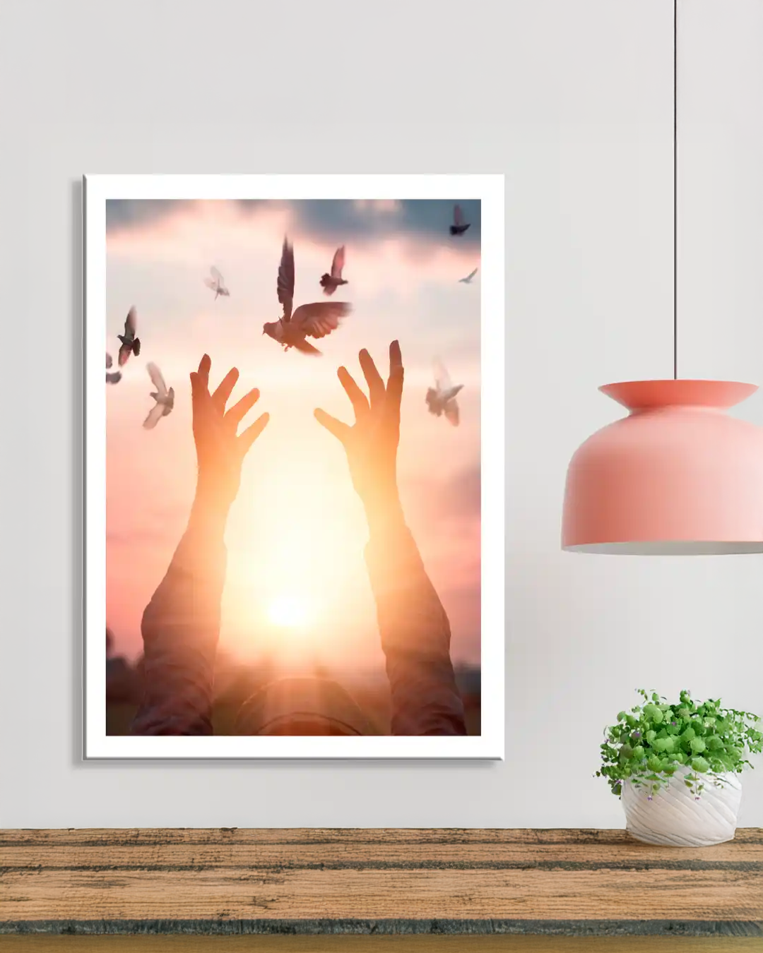 Cuadro Retrato Manos Soltando Palomas