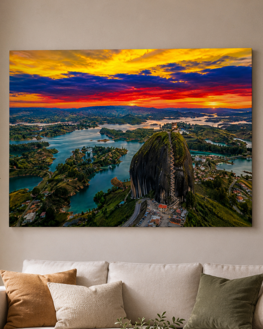 Cuadro Retrato Piedra del Peñol al Atardecer – Guatapé, Paisaje Colombia