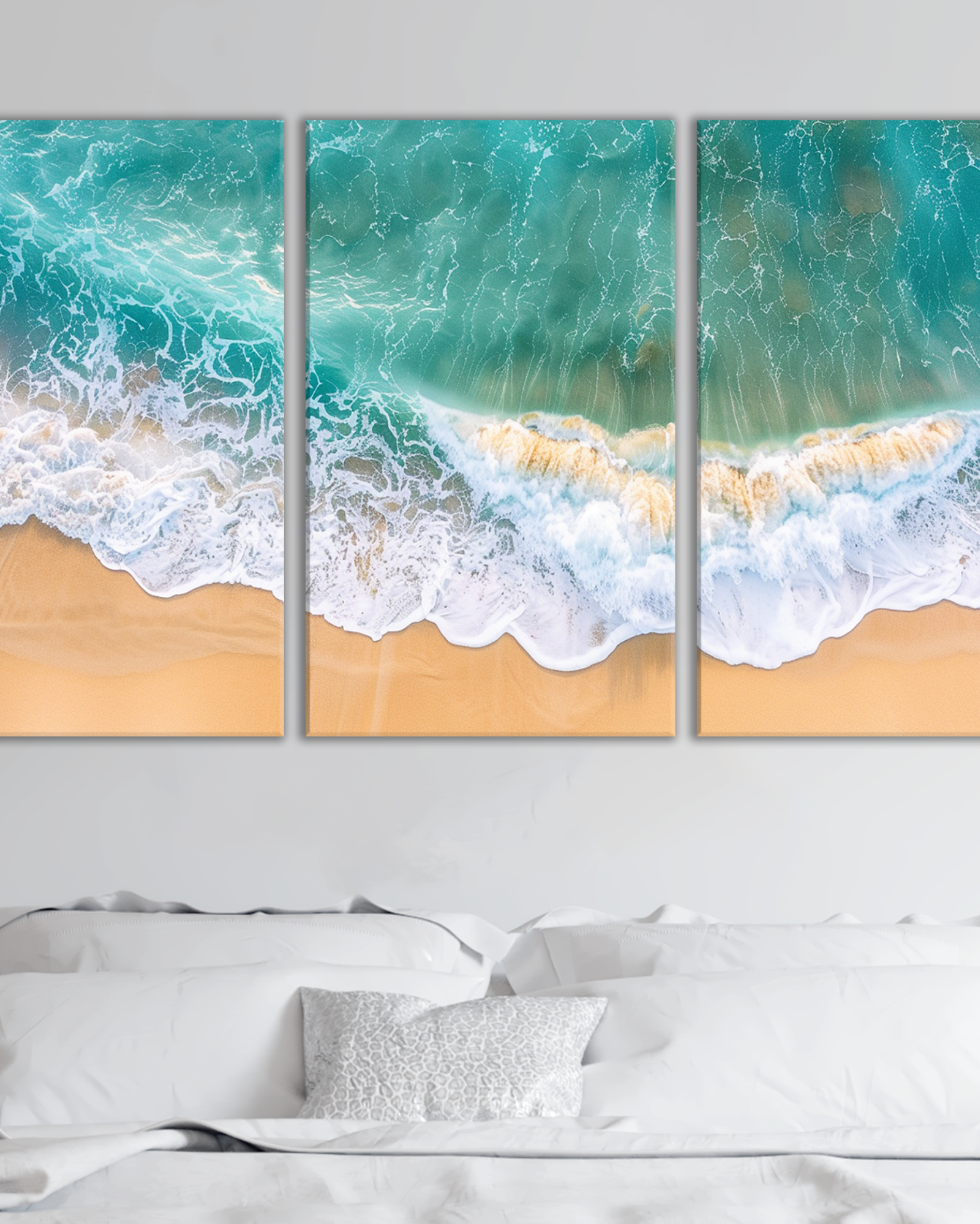 Cuadro Playa Aérea – Vista Superior de Olas y Arena en Tríptico Moderno