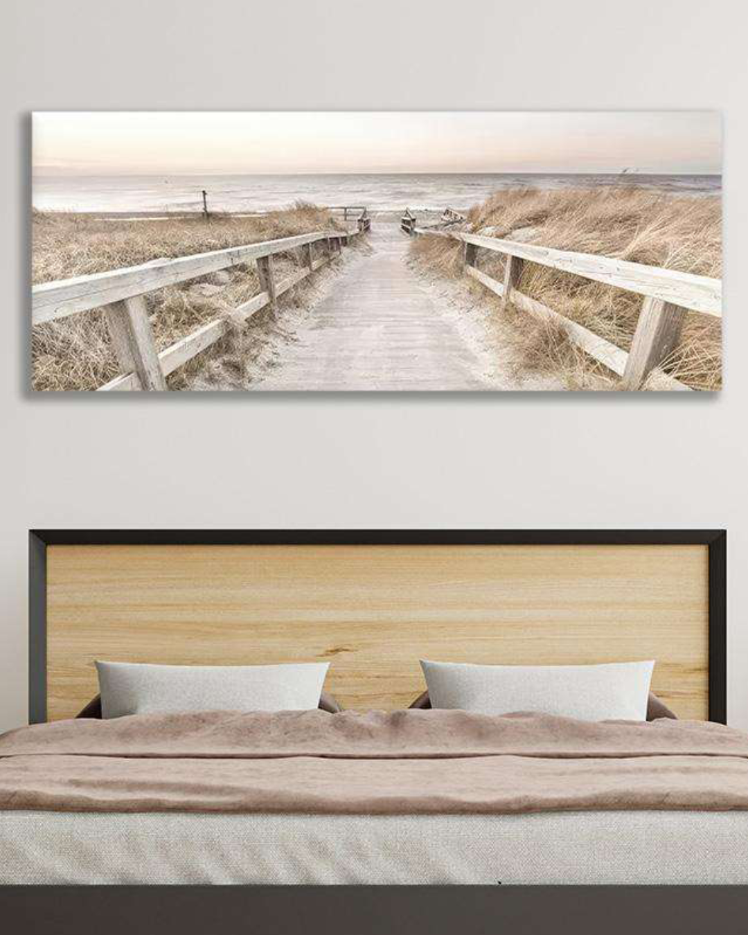 Panorámico paisaje puente con el mar