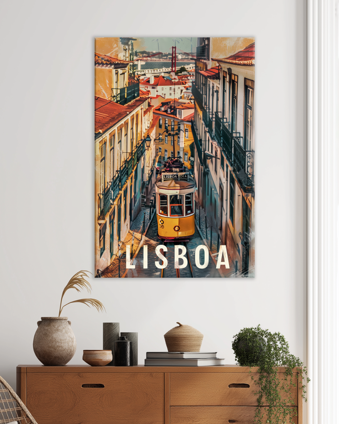 Cuadro decorativo de Lisboa con tranvía clásico en las calles del Barrio Alto